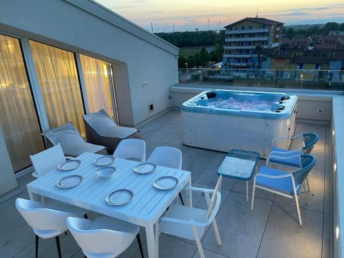 Caorle Apartment | Haus Margarete - Attico Infinity Vista Mare con Jacuzzi - Agenzia Cocal