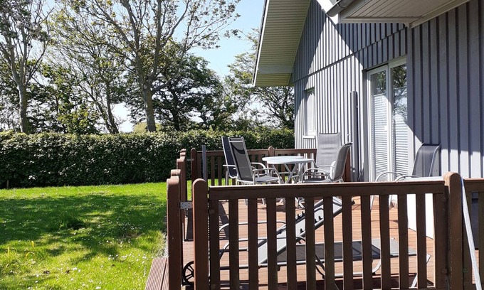 Ostersiel House | Haus SÜNNECK - Three Bedroom Apartment, Sleeps 5