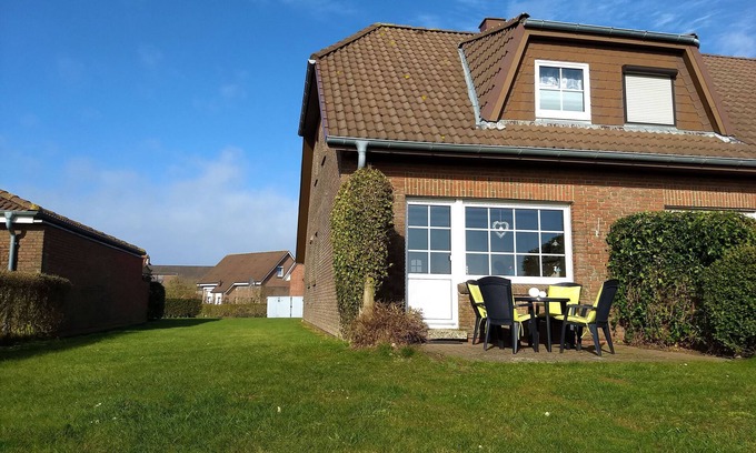 Friedrichskoog-Spitze House | Haus Seedeich »Fynn« - The holiday home - 150m to the North Sea - with garden + WLAN