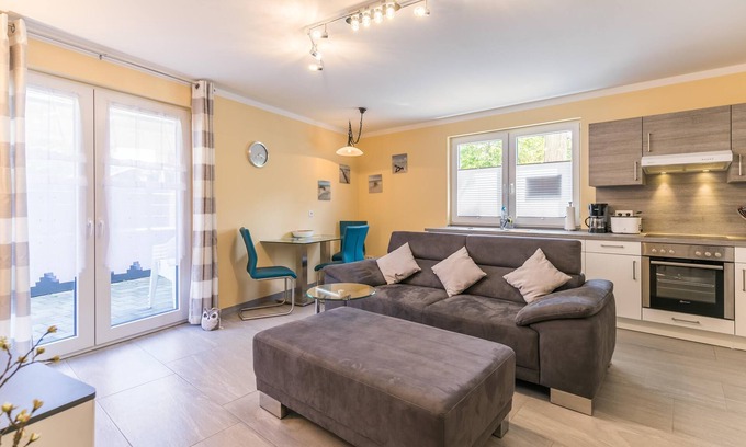 Busum Apartment | "Haus Stadtvilla Whg. 1". Central vacation apartment for 2 people