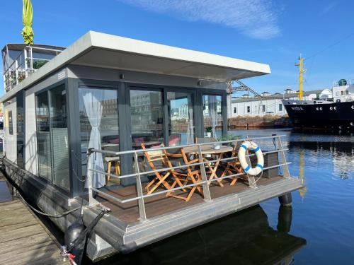 South Bremerhaven Boat Rental | Hausboot Lobster Bremerhaven