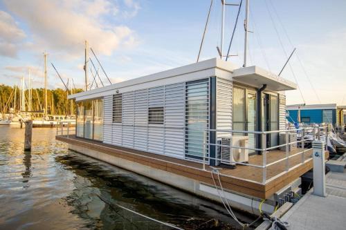 Peenemuende Boat Rental | Hausboot Träumerei - LP3