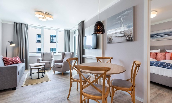 Alt-Travemunde/Ronnau Apartment | Haustierfreies, Topmodernes Nichtraucherapartment mit Loggia an der Ostsee