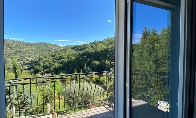 Le Bar-sur-Loup Apartment | Haut DE Villa - 2 Chambres - 2 Salles DE Bain - Balcon - Terrasse - Parking