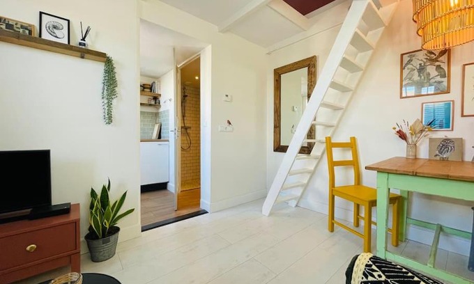 Noordwijk Apartment | Have a nice stay! -The Birdhouse, Tiny home close to the beach