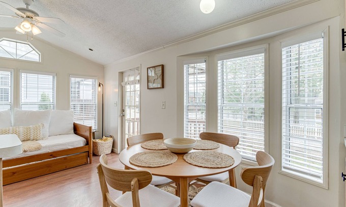 Monteagle Cottage | Have the Sweetest Dreams @ the Honey Bear Cottage!