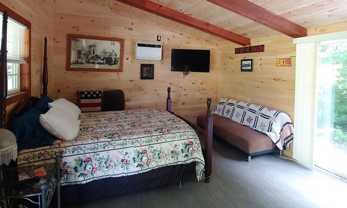 Tellico Plains House | Have your own Cabin in the Mt. with a Mt.. Creek at your back porch