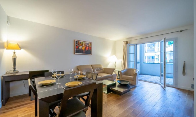 Faubourg de l'Arche Apartment | Havre de paix - Appt avec terrasse