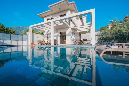 Oludeniz Villa | Havuzlu korunaklı jakuzili villa