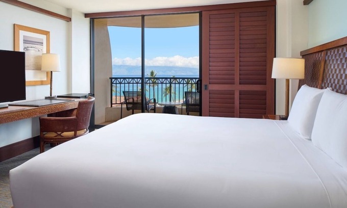 Kaanapali Hotel | Hawaiian Dream Vacation! Beachfront Setting, Outdoor Pool, Parking