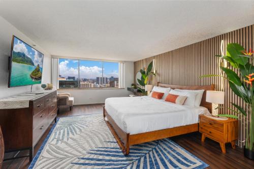Waikiki Apartment | Hawaiian Monarch Penthouse 401 by Hawaii Ocean Club