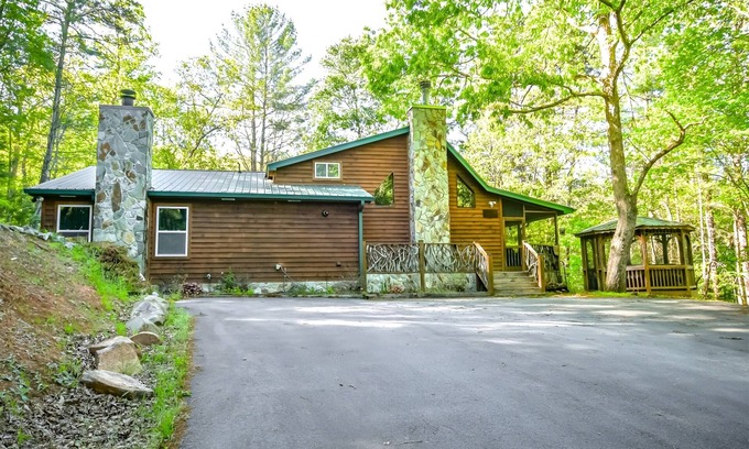 Morganton Cabin | Hawk Haven Spacious cabin w/hot tub, wifi, dry sauna, firepit, & two fireplaces Pet friendly