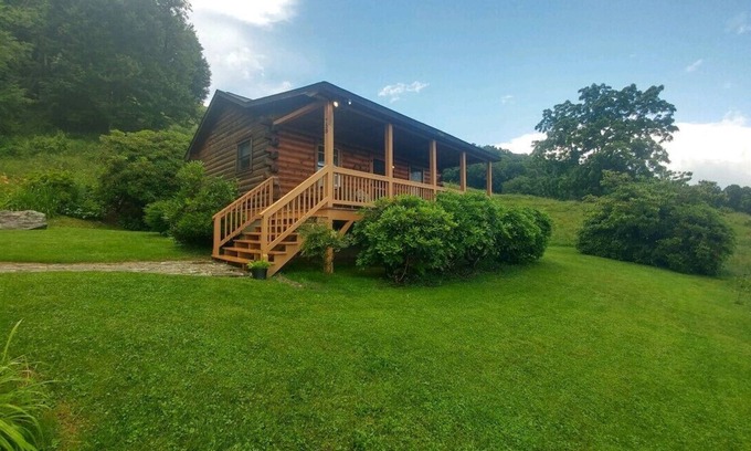 Waynesville Cabin | Hawk Mountain Cabin-Amazing Views!