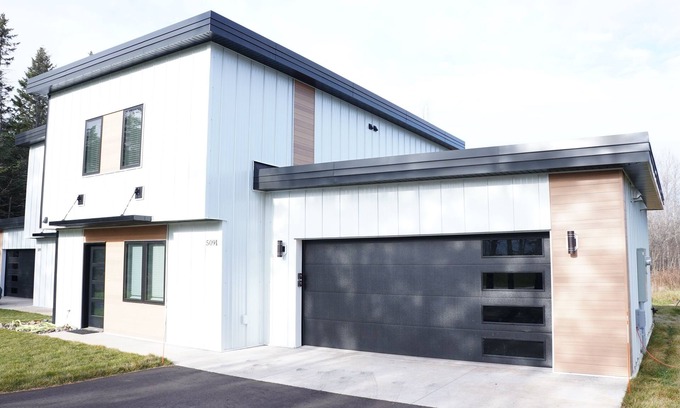 Hermantown House | Hawk's Nest | New Construction 3 Bedroom Townhome