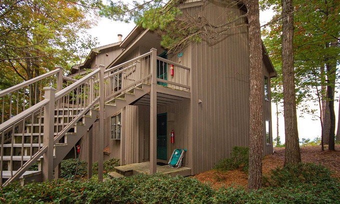 Maple City Hotel | Hawks Nest 58