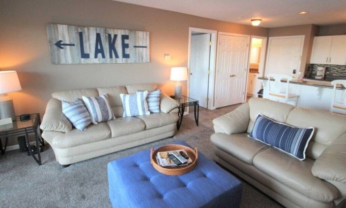 Osage Beach Condo | Hawks Nest Condo - Beutiful Lake View! Walk in - no steps! - 2 Full Beds - Best Price & Location!