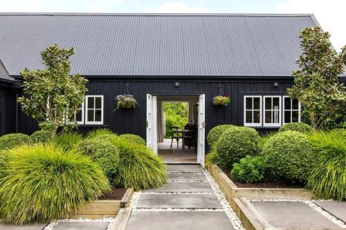 Tamahere House | Hawthorn Cottage - Deluxe Private Guesthouse
