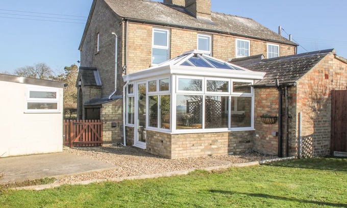 Littleport Cabin | Hawthorn Cottage, LITTLEPORT