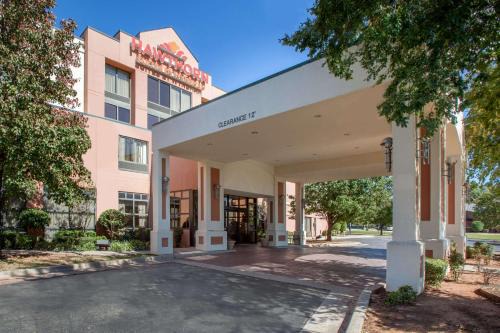 Midwest City Hotel | Hawthorn Suites Midwest City