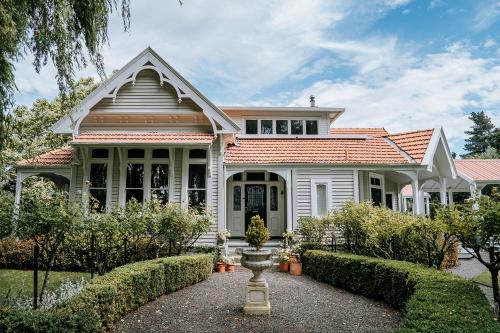 Pakipaki Bed & Breakfast | Hawthorne House