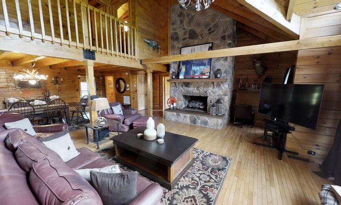 Snowshoe House | Hawthorne Valley #30 - Luxurious Privacy for large groups! by RedAwning