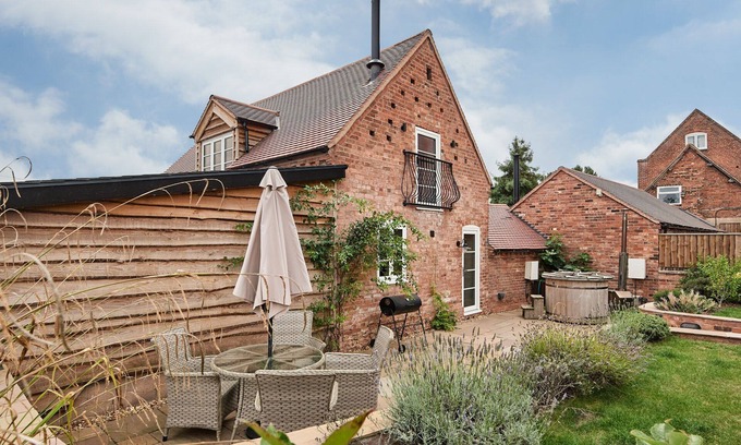 Shrawley Apartment | Hay Bale Cottage - Luxury Cottages