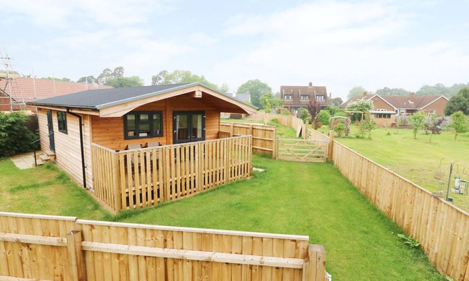 King's Lynn Cottage | HAYFIELDS, pet friendly, character holiday cottage in Grimston