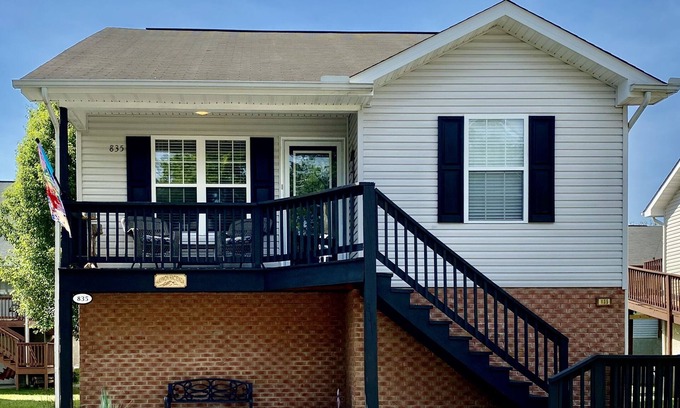 Pigeon Forge Ski Chalet | Haymon Hacienda 2BR/2BA cozy rental in Pigeon Forge. Great Location!