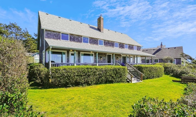 Downtown Cannon Beach House | Haystack Close North - Beachfront! - Beachcomber Vacation Homes