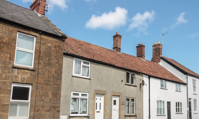 Ilminster Cottage | HAZEL COTTAGE, pet friendly, with a garden in Ilminster, Somerset