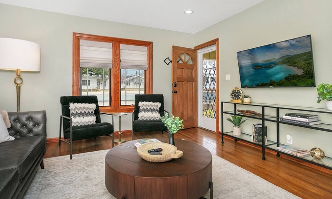 Fredericksburg House | Hazel Haus | 2/2 King Beds | Gas Fire Pit | Private Hot Tub