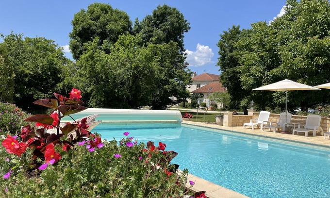 Velines Cottage | Hazelnut Cottage in the Grounds of 16th Cent. Historic Manor,12mx6m Heated Pool