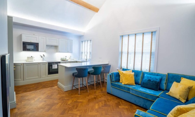 Crawley Apartment | Hazelwick Apartment Is a wonderfuk 2 bedroom Apartment in Crawley with street parking