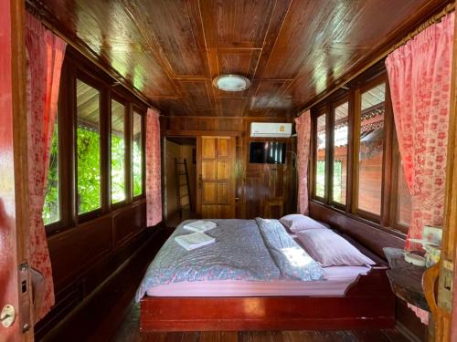 Nakhon Si Thammarat House | Healing House Holistic Farm Stay