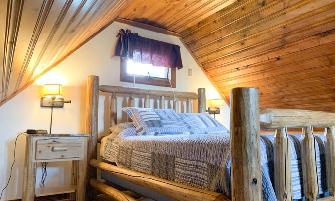 Healy House | Healy Heights Family Cabins