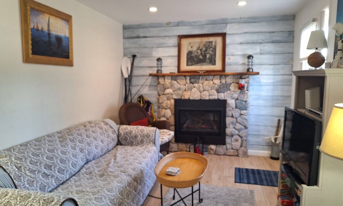 East Sandwich Cottage | Hear the sound of the surf