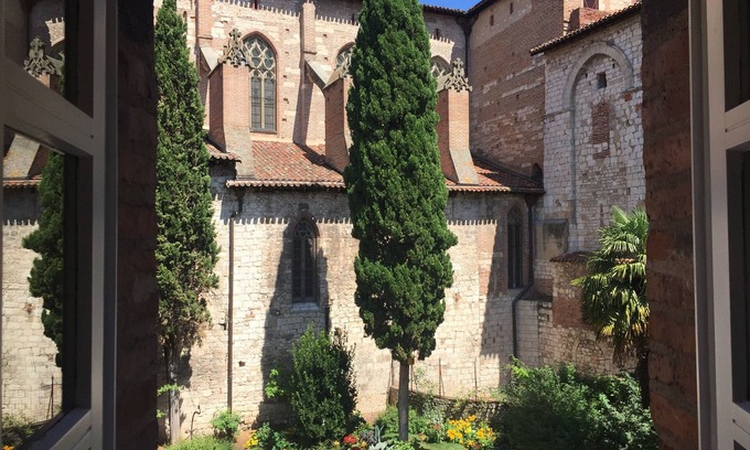Albi Apartment | Heart of Albi apartment in the Saint-Salvi cloister