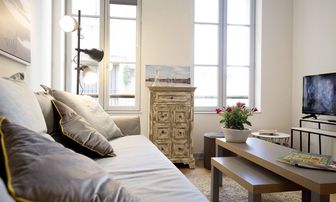 Saint-Michel Apartment | HEART OF BORDEAUX Cosy Apartment