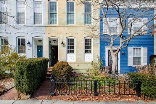 Capitol Hill Apartment | Heart of Capitol Hill Row House Luxury & Location