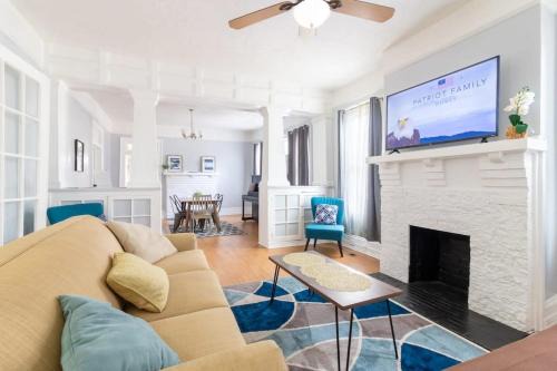 Columbus House | Heart of Downtown Craftsman Walk to Shops Dining