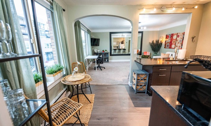 Norkirk Apartment | Heart of Downtown Kirkland - 500 Feet from the Beach
