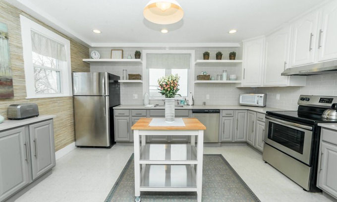 Plymouth Cultural District House | HEART of downtown! Walk to beach, shops, restaurants & steps to the harbor!
