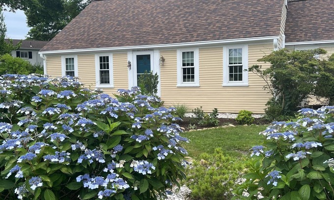 Falmouth House | Heart of Falmouth Village and Close to Beach