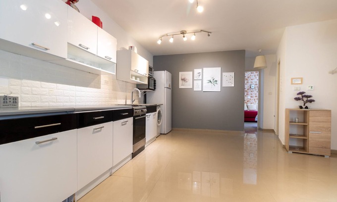 Mamilla Apartment | Heart of Geula T3 Apartment