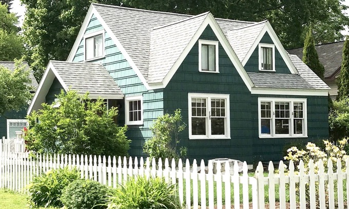 Fort Grounds House | Heart of Lake Coeur d'Alene. Steps To City Beach, Downtown & Ironman!