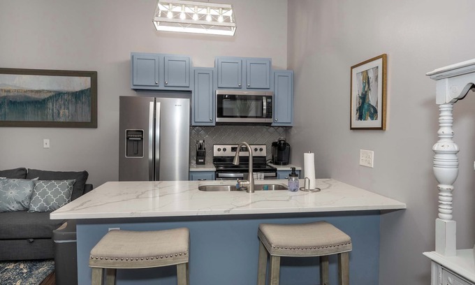 Covington Condo | Heart of Mainstrasse Apt 2