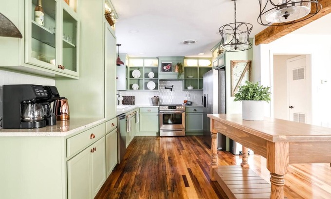 Lubbock House | ❤️Heart of Med District Lit’l Sister 3/2 Remodeled