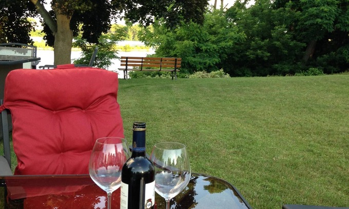 Port Dalhousie Apartment | Heart of Niagara’s Wine country in the famous town of Port Dalhousie