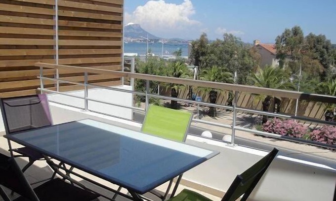 Les Sablettes Apartment | Heart of Sablettes, beach on face.NEW
