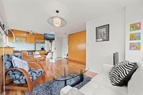 Potts Point Apartment | Heart Of The City Minutes from Macleay Street